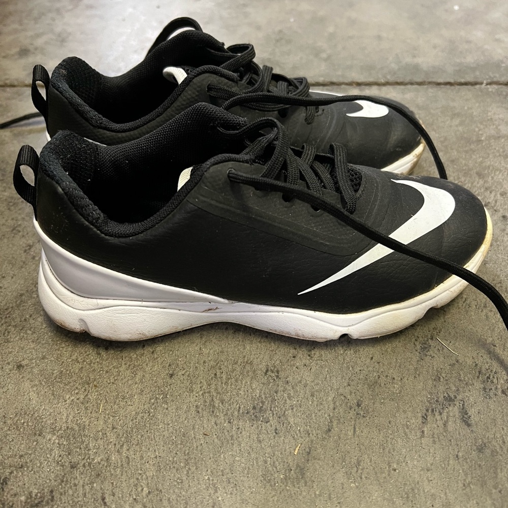 Youth Nike golf shoes size 1